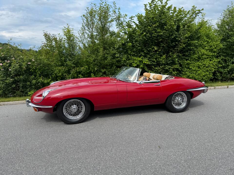 Image 6/35 of Jaguar E-Type (1969)