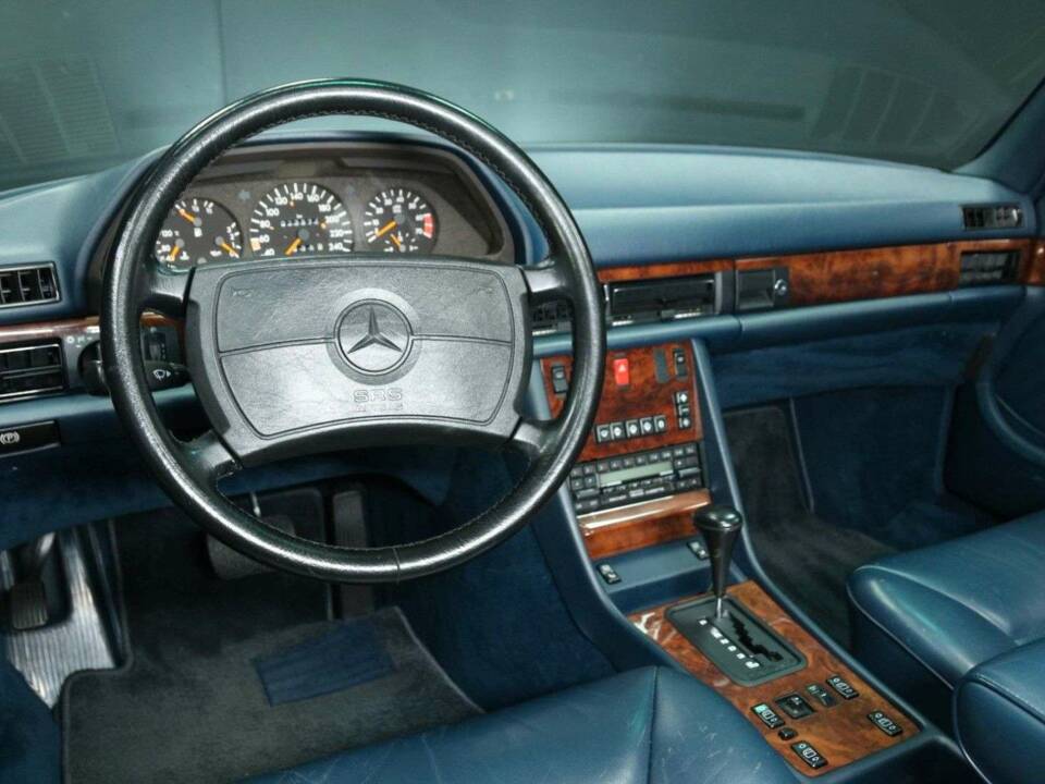 Imagen 12/30 de Mercedes-Benz 560 SEL (1990)