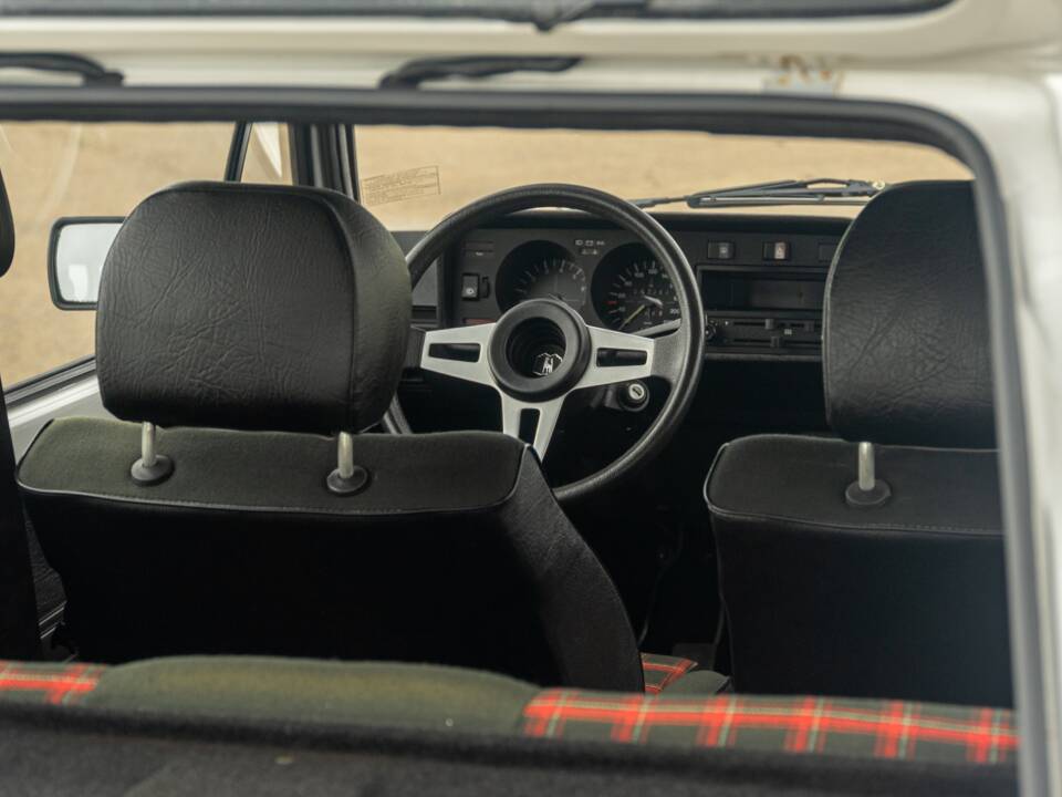 Image 28/40 of Volkswagen Golf I GTI 1.6 (1980)