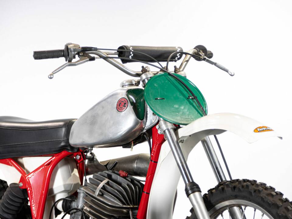 Image 38/50 of CZ 250 (1977)