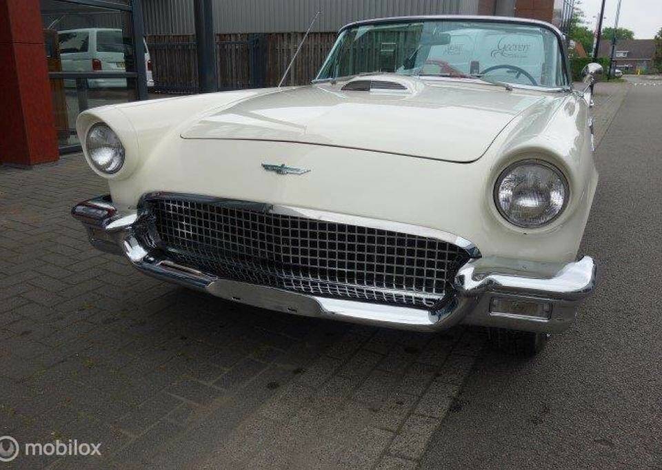 Image 3/6 of Ford Thunderbird (1957)