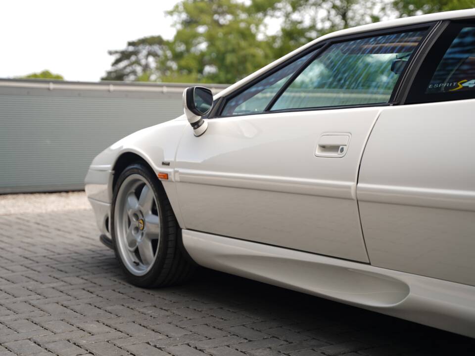 Image 48/50 of Lotus Esprit S4 (1994)