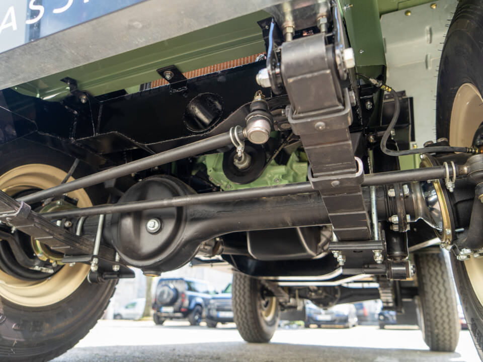 Image 30/30 of Land Rover 88 (1971)