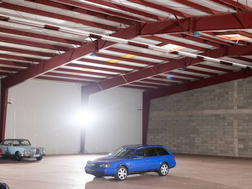 Image 13/113 of Audi S6 Plus Avant (1996)