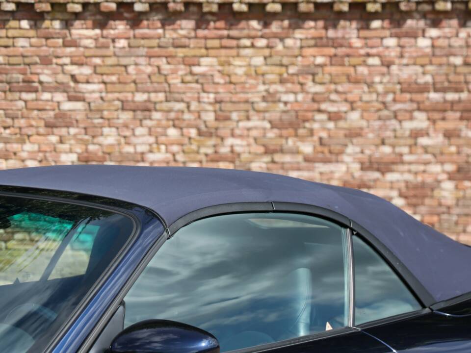 Image 23/50 of Porsche 911 Carrera 4S (2004)