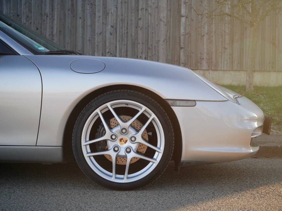 Image 4/31 of Porsche 911 Carrera (2002)