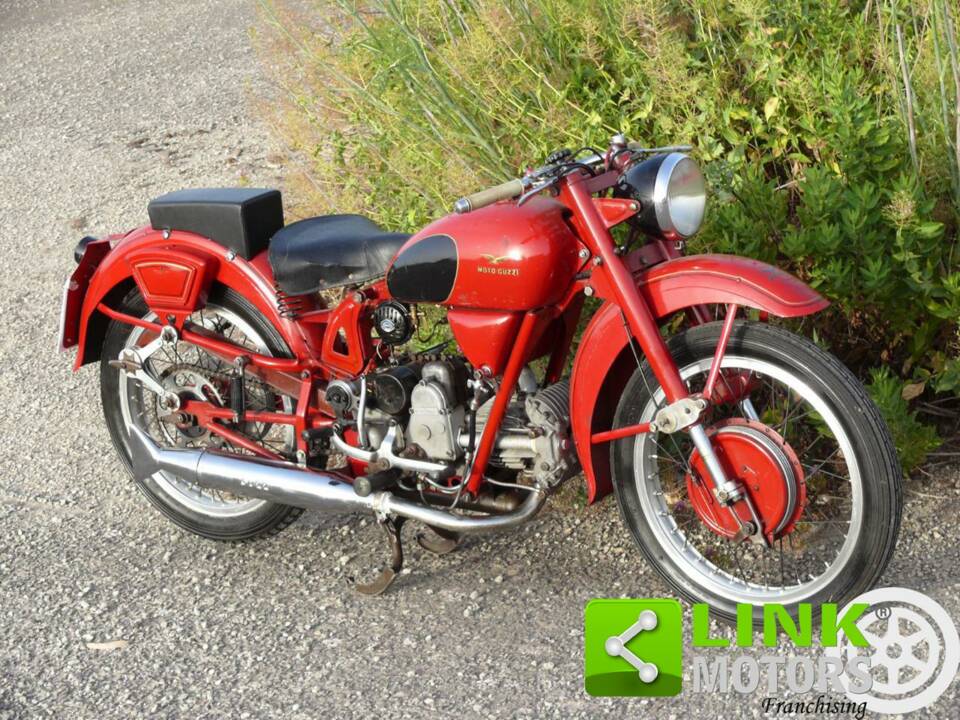 Image 2/10 de Moto Guzzi DUMMY (1955)