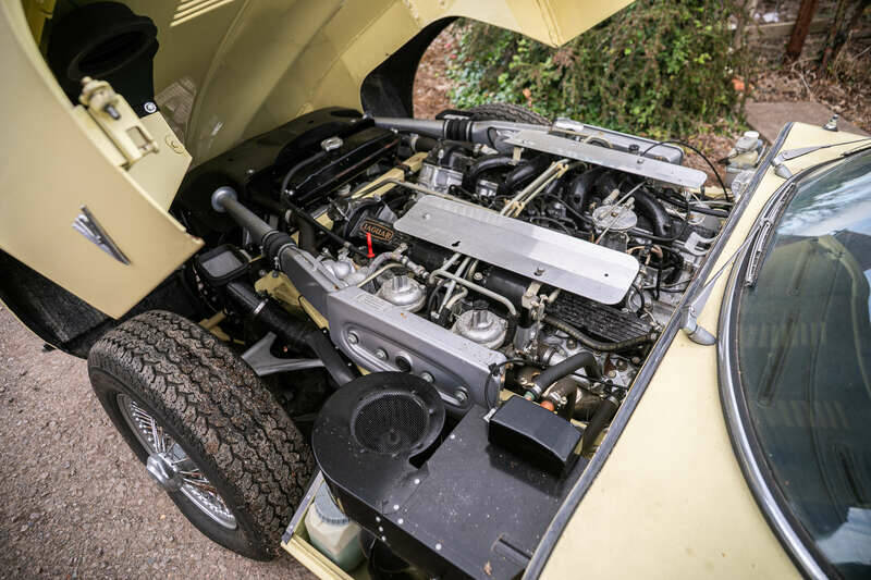 Afbeelding 3/45 van Jaguar E-Type V12 (1973)