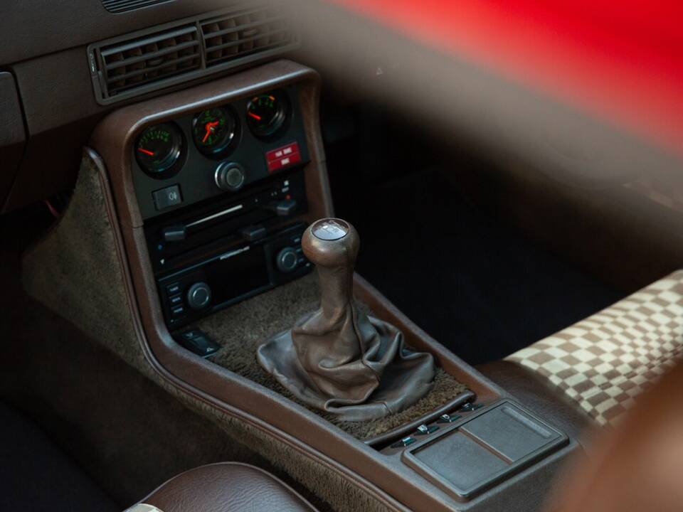 Image 30/50 of Porsche 924 Turbo (1980)