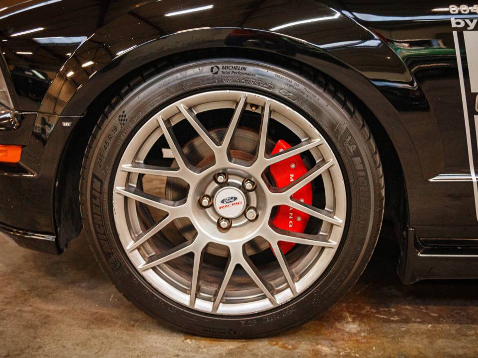 Image 15/49 of Ford Mustang GT (2006)