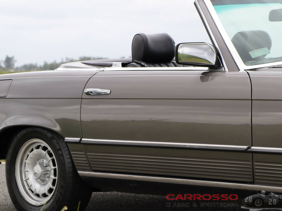 Image 16/42 of Mercedes-Benz 380 SL (1982)