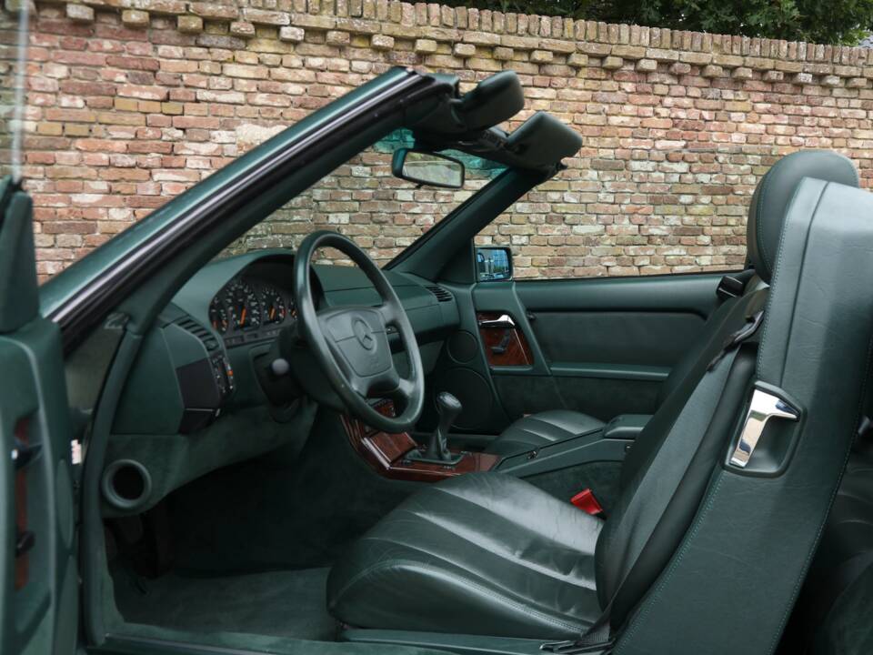 Image 3/50 of Mercedes-Benz 300 SL-24 (1992)