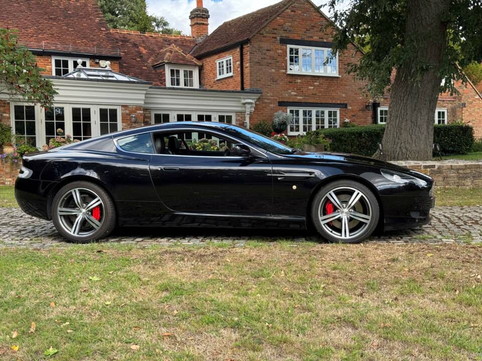 Image 12/30 of Aston Martin DB 9 (2008)