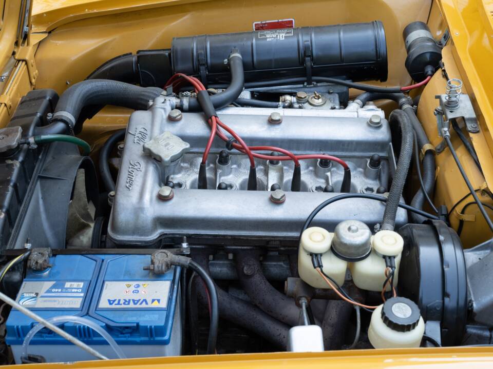 Image 4/5 de Alfa Romeo Giulia 1600 GT Junior (1972)