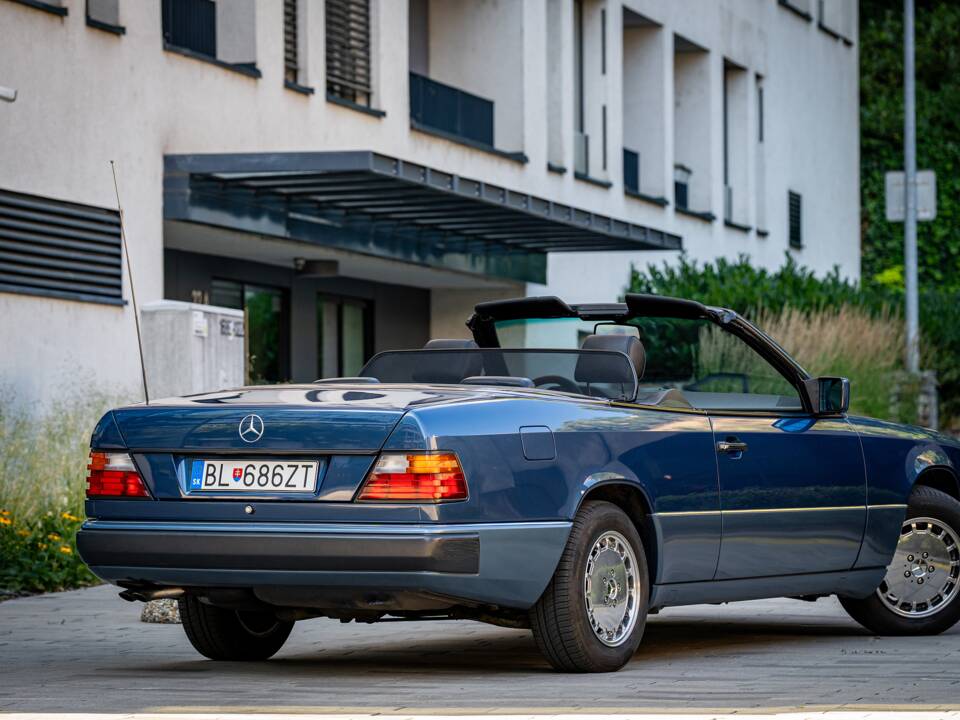 Obraz 7/50 pojazdu Mercedes-Benz 300 CE-24 (1992)