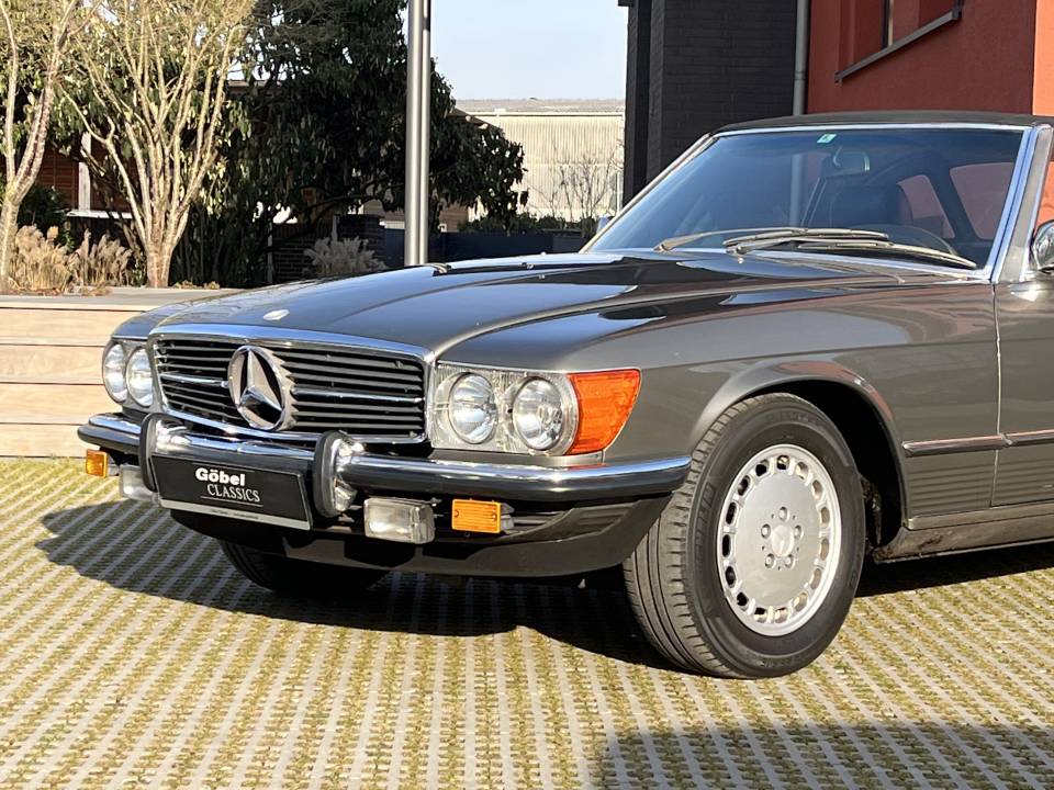 Image 4/24 of Mercedes-Benz 380 SL (1984)
