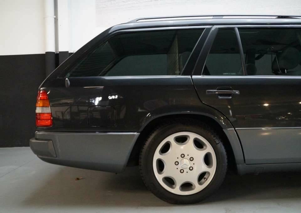 Bild 30/50 von Mercedes-Benz E 280 T (1994)