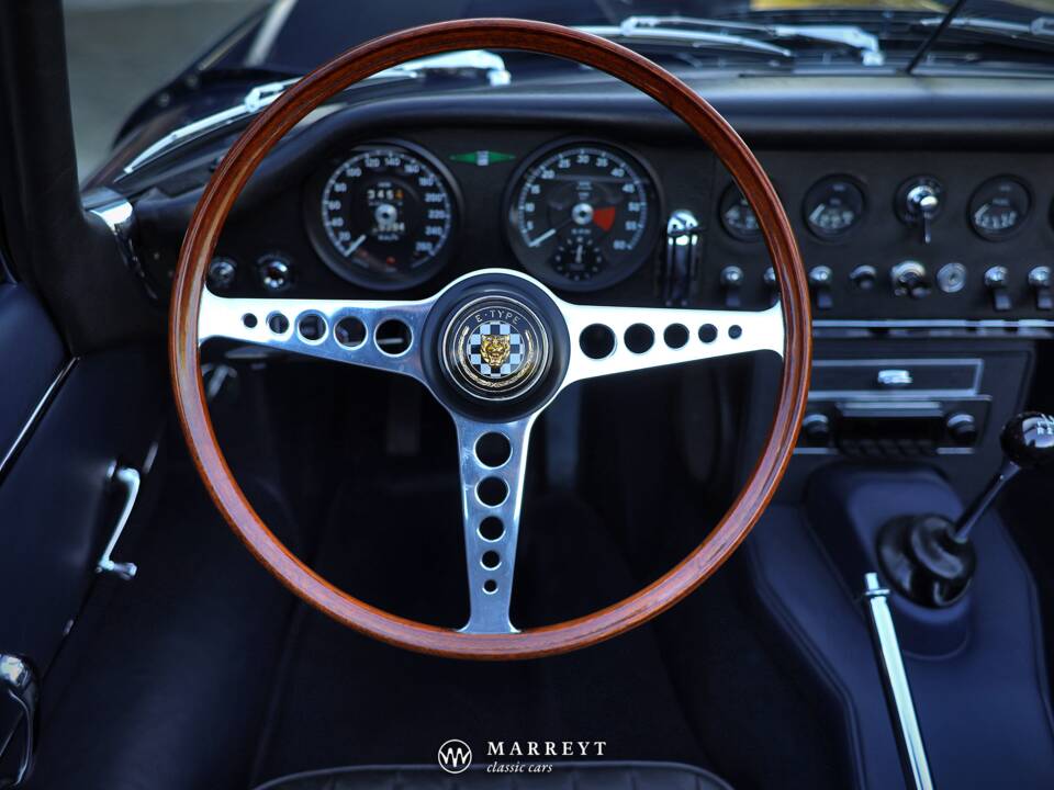 Image 44/80 de Jaguar Type E 4.2 (1966)