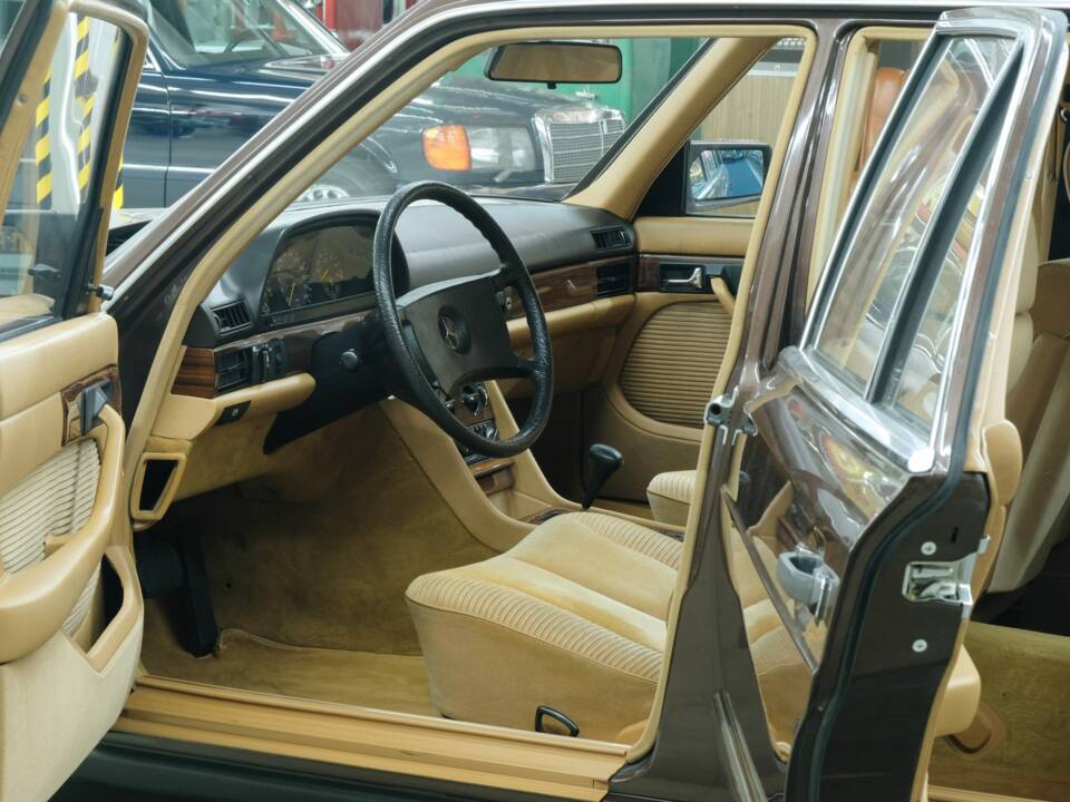 Bild 50/50 von Mercedes-Benz 280 SEL (1983)