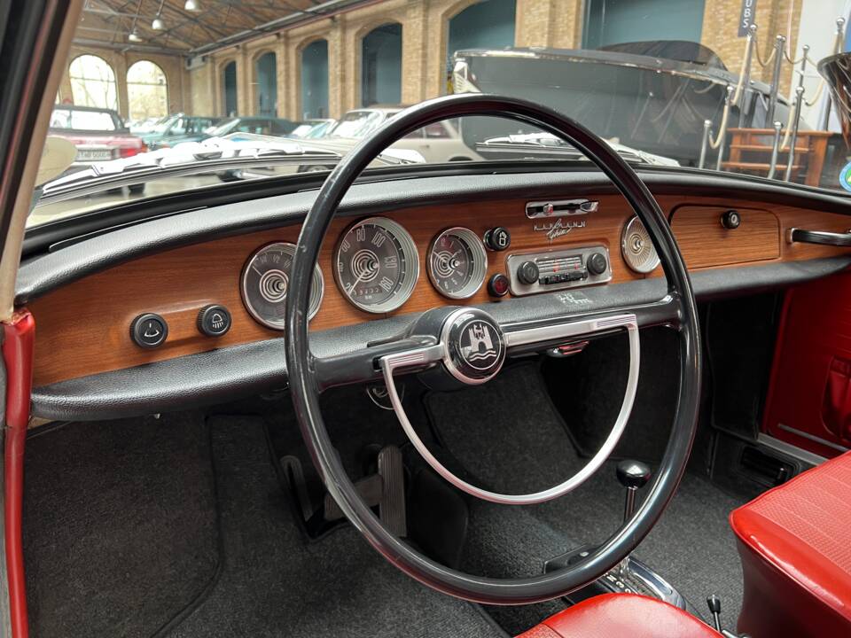 Image 17/37 of Volkswagen Karmann Ghia 1600 L (1968)