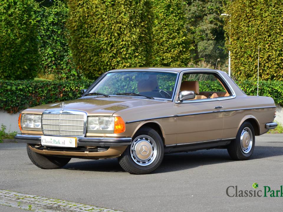 Imagen 1/50 de Mercedes-Benz 230 CE (1982)