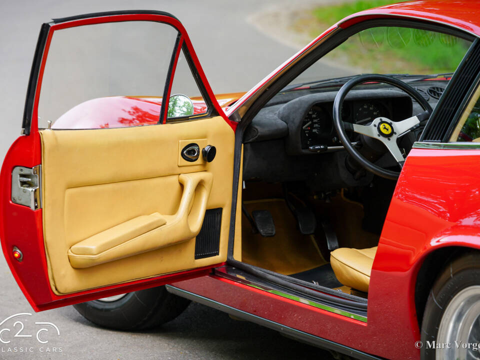 Image 4/80 of Ferrari 365 GTC&#x2F;4 (1972)