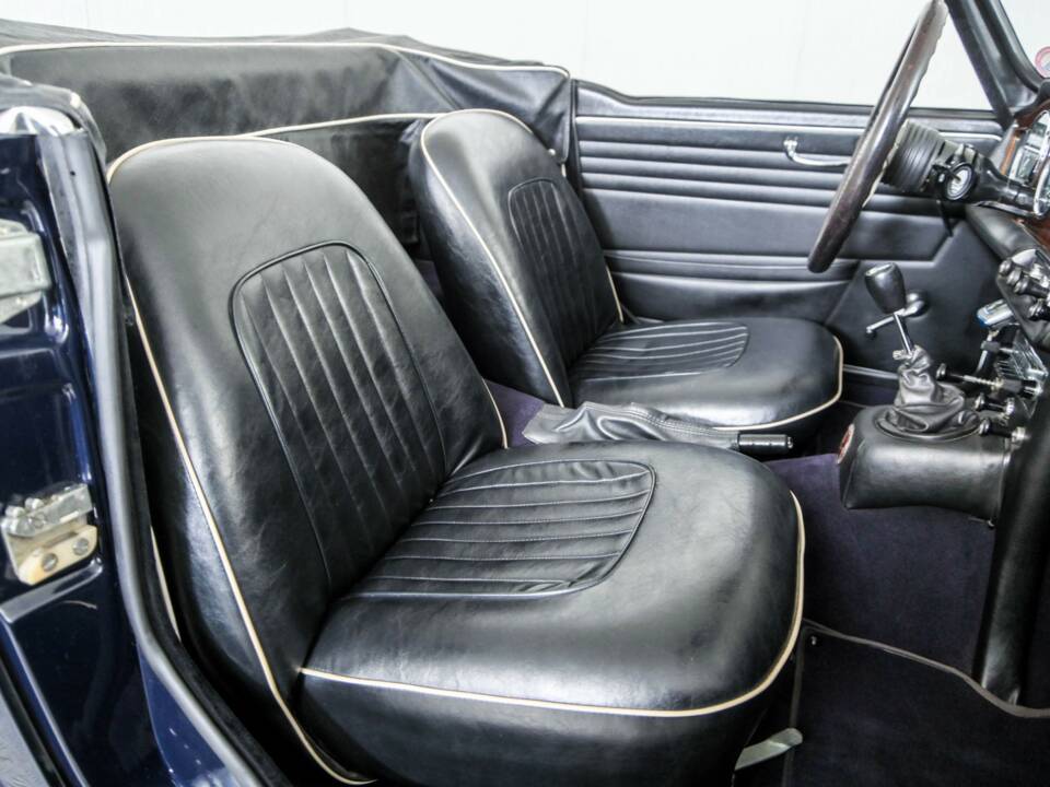 Image 21/50 of Triumph TR 4A (1967)
