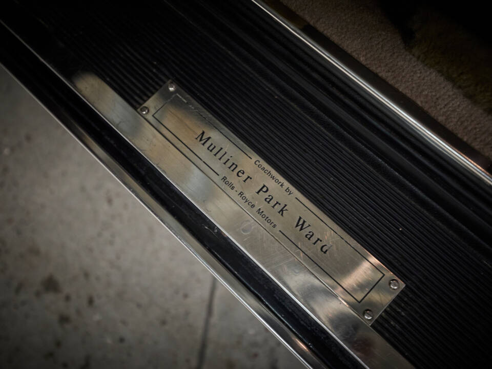 Image 43/99 of Rolls-Royce Corniche I (1979)