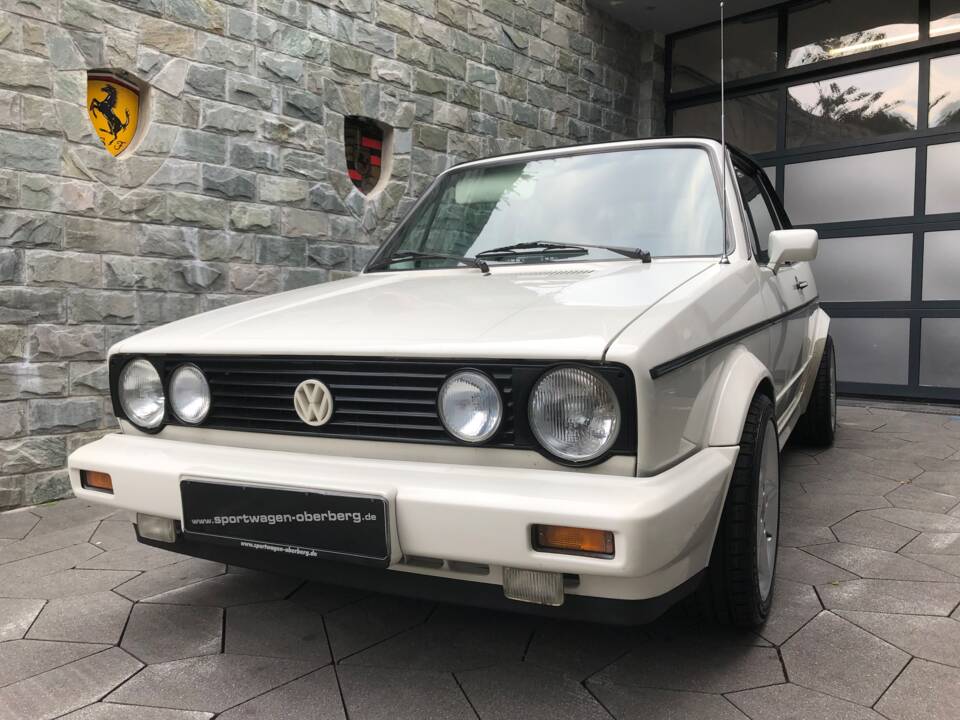 Immagine 1/22 di Volkswagen Golf Mk I Convertible 1.8 (1989)