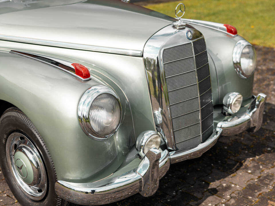 Image 16/31 of Mercedes-Benz 300 c Cabriolet D (1956)