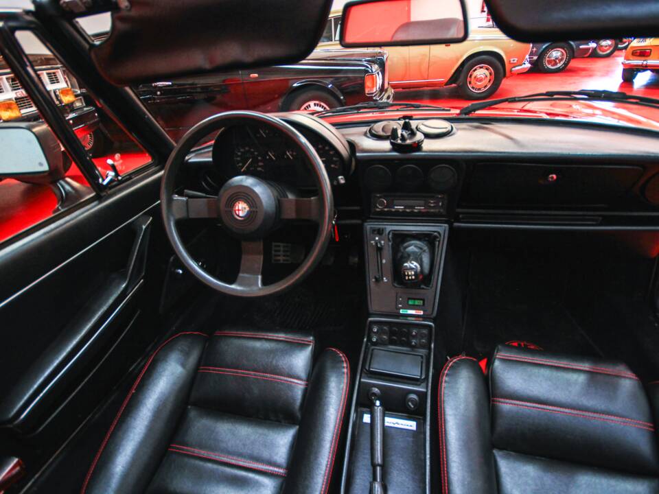Image 20/24 of Alfa Romeo 2.0 Spider (1987)