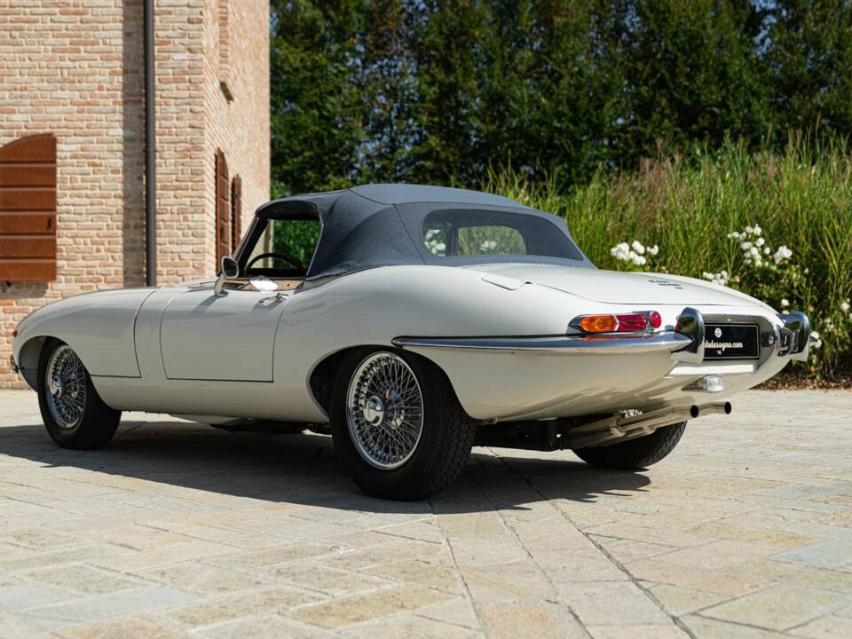 Bild 9/50 von Jaguar E-Type (1968)