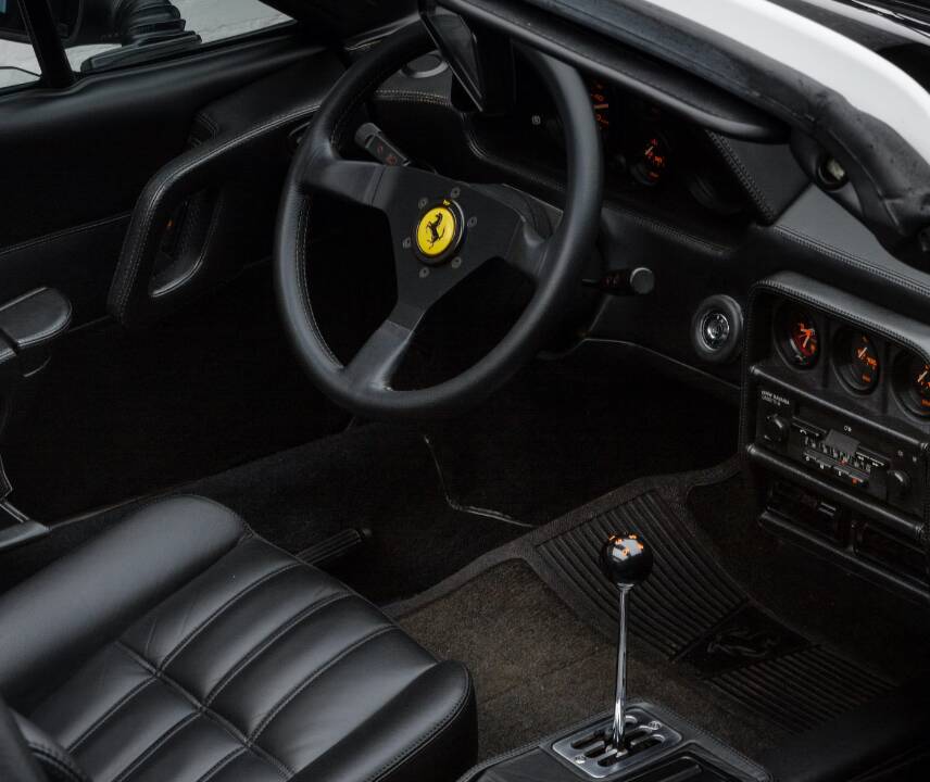 Bild 27/34 von Ferrari 328 GTS (1988)