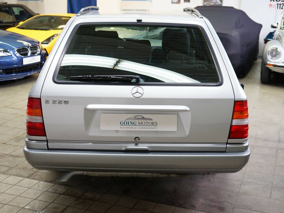 Image 8/36 de Mercedes-Benz E 220 T (1993)