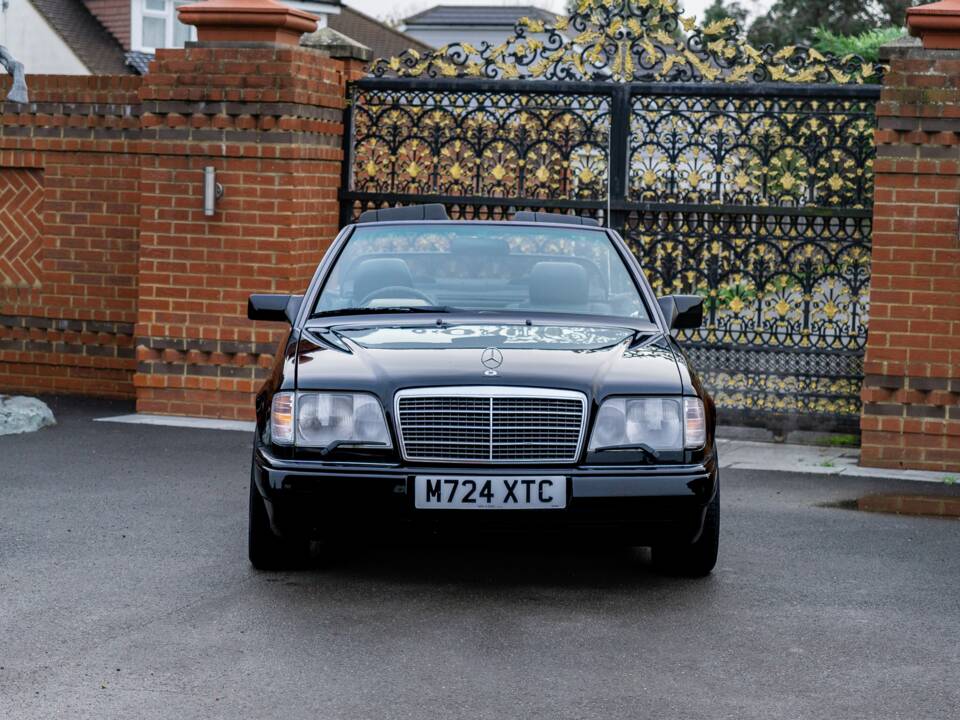 Bild 22/42 von Mercedes-Benz E 320 (1995)