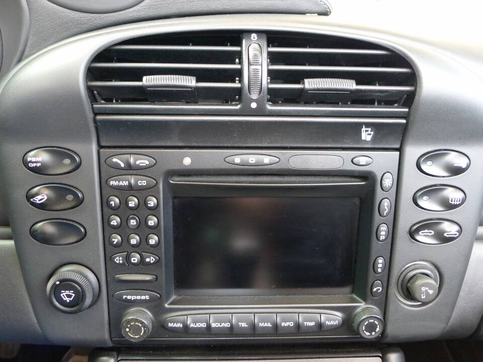 Image 4/41 of Porsche 911 Carrera 4S (2004)