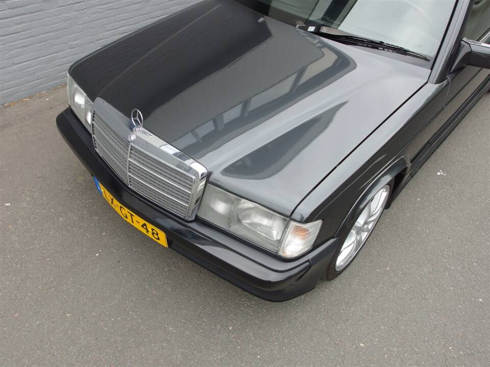 Immagine 10/98 di Mercedes-Benz 190 E 2.3-16 (1985)