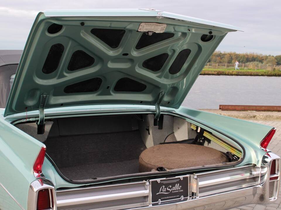 Image 24/29 of Cadillac 62 Convertible (1963)