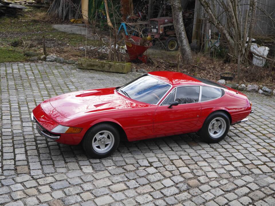 Image 18/34 of Ferrari 365 GTB&#x2F;4 Daytona (1970)