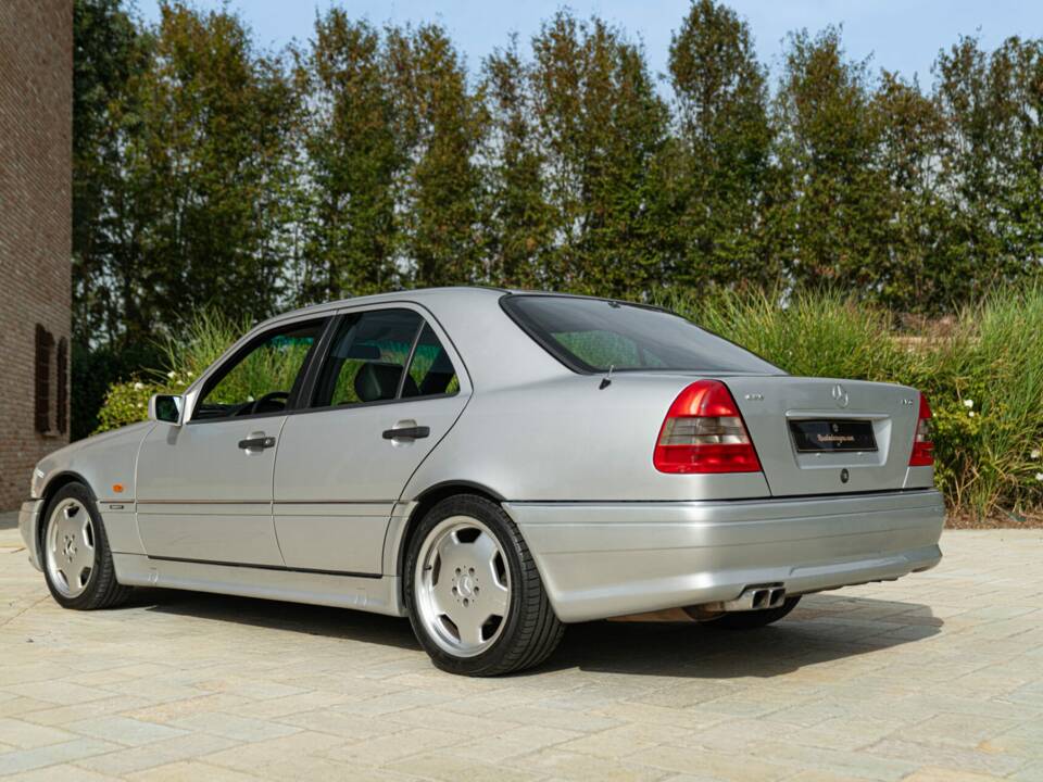 Image 7/50 of Mercedes-Benz C 36 AMG (1995)