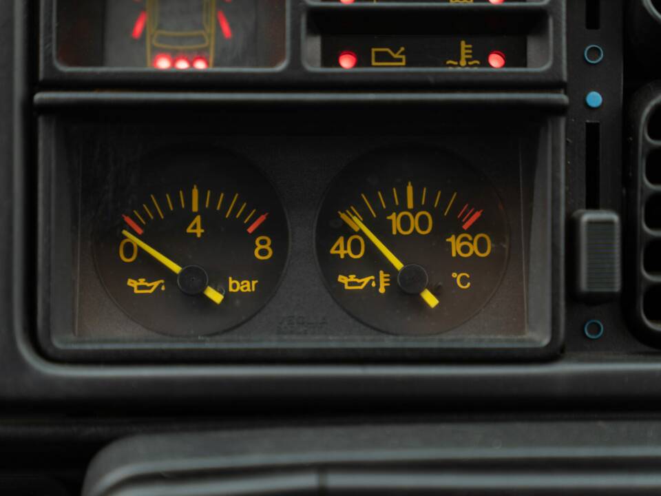 Image 48/50 of Lancia Delta HF Integrale 16V (1989)