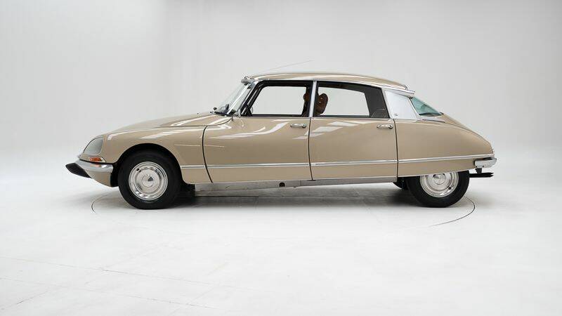 Image 8/15 of Citroën DS 21 (1970)