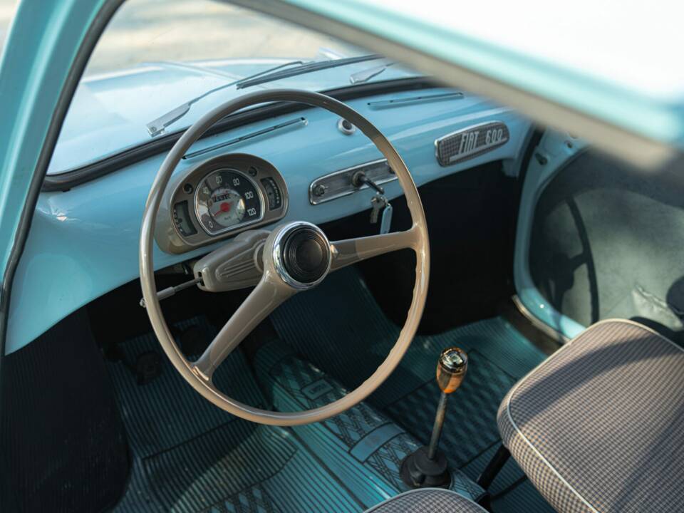 Image 30/49 of FIAT 600 (1957)