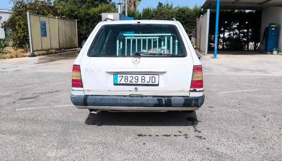 Bild 4/6 von Mercedes-Benz 300 TD (1991)