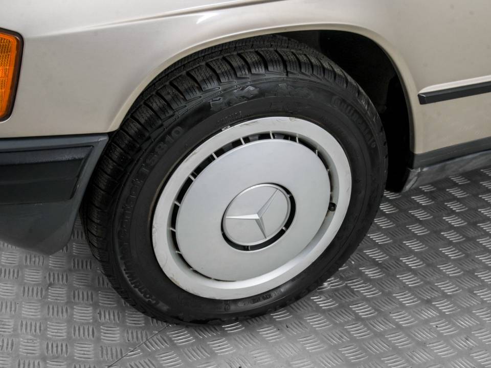 Bild 24/50 von Mercedes-Benz 190 D (1986)