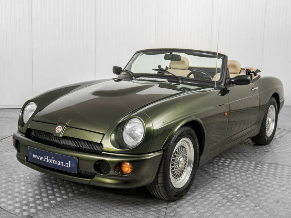Image 17/50 of MG RV8 (1994)