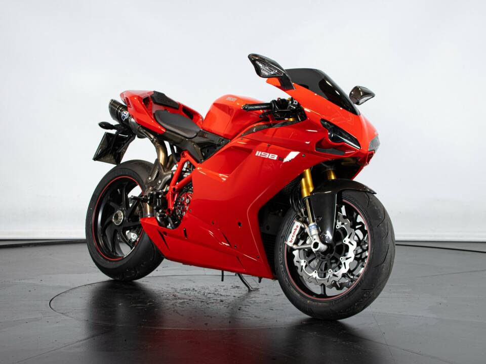 Immagine 5/50 di Ducati DUMMY (2011)