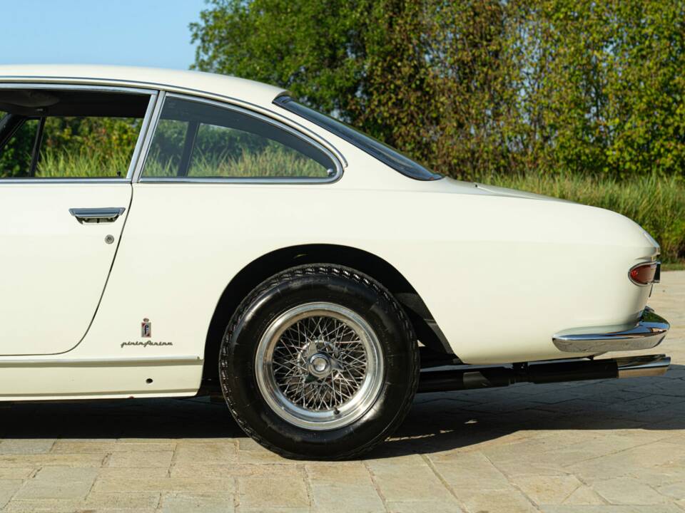 Obraz 29/50 pojazdu Ferrari 330 GT 2+2 (1964)
