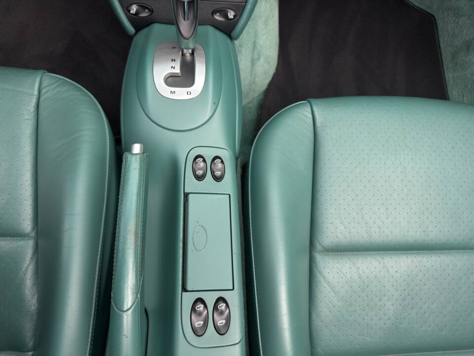 Image 15/23 de Porsche 911 Carrera (2002)