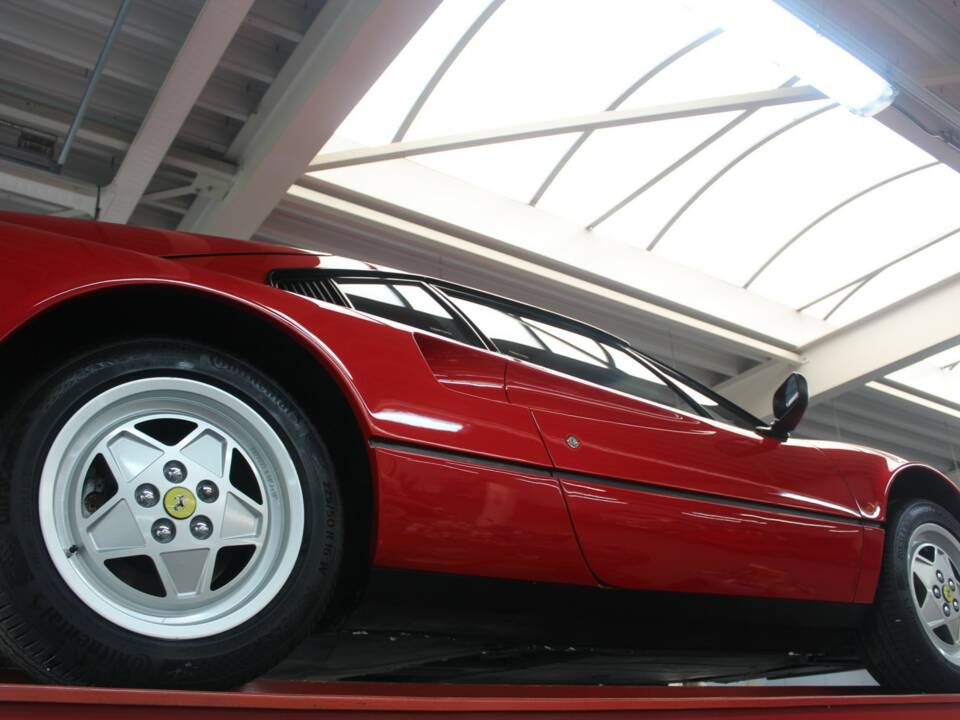 Image 19/50 of Ferrari 328 GTB (1989)